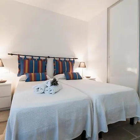 Villa Sleeps 6 Pool Wifi